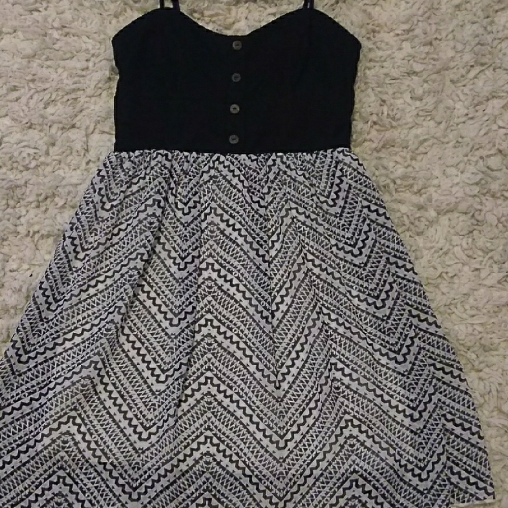Cute black and white  home coming/prom dress